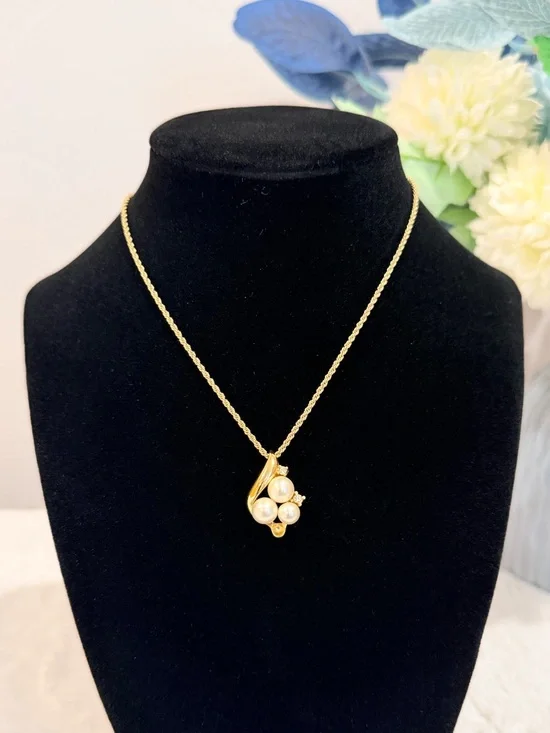 Christian Dior Pearl Crystal Necklace - Picture 9 of 11